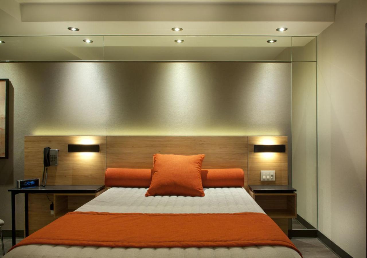فندق Ramada By Wyndham لافال المظهر الخارجي الصورة