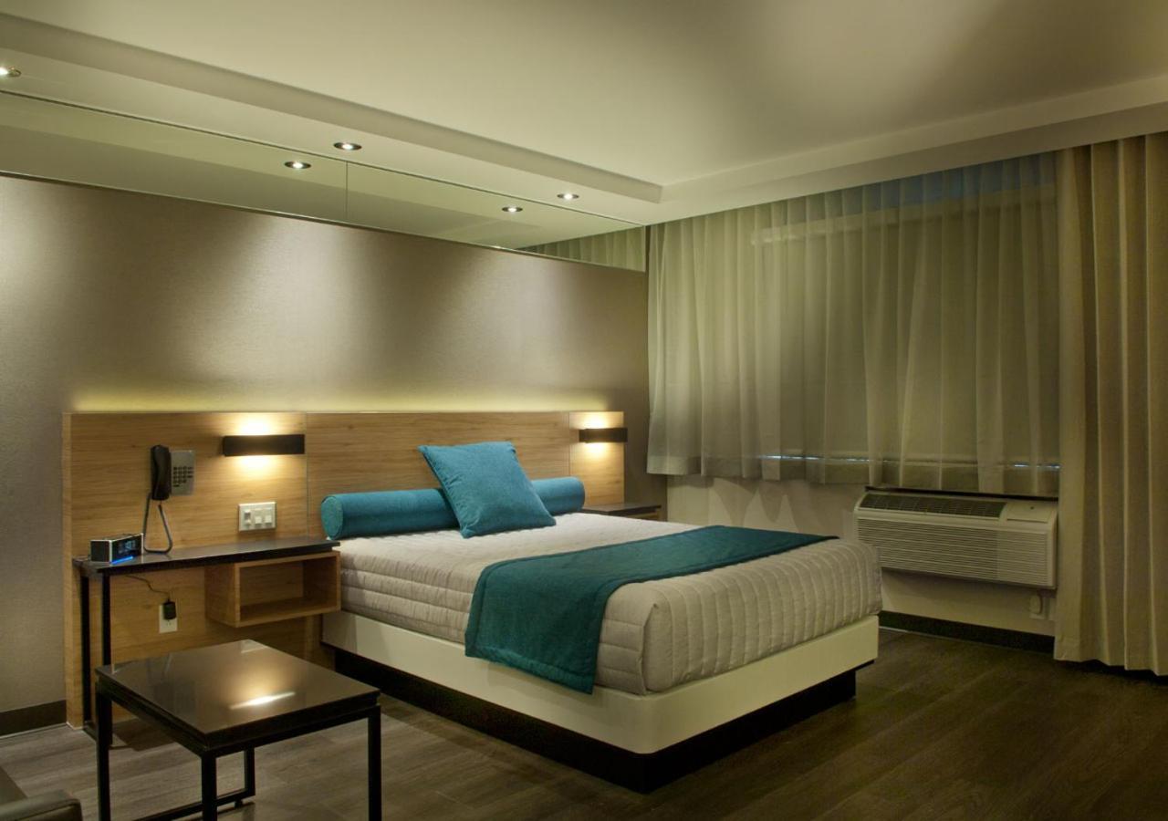 فندق Ramada By Wyndham لافال المظهر الخارجي الصورة