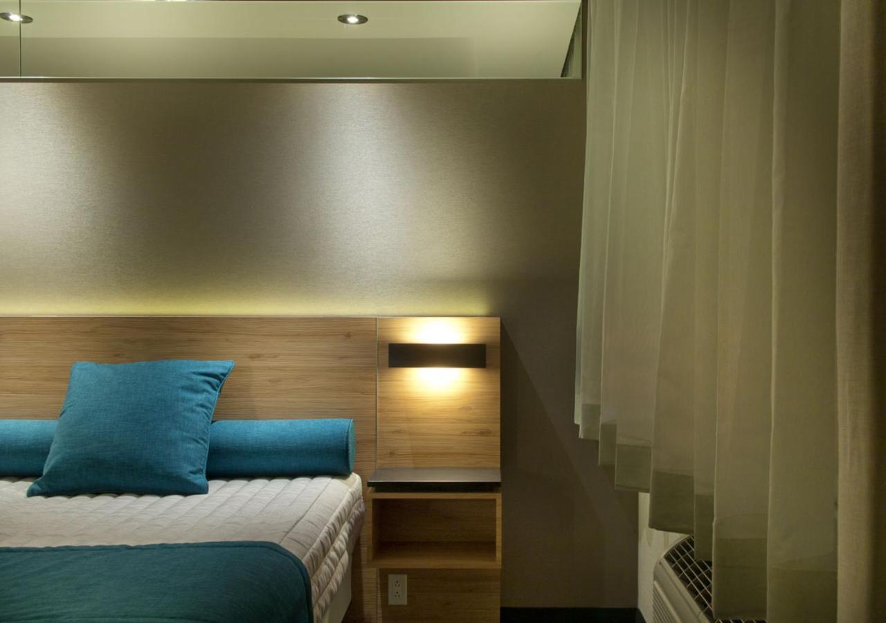 فندق Ramada By Wyndham لافال المظهر الخارجي الصورة