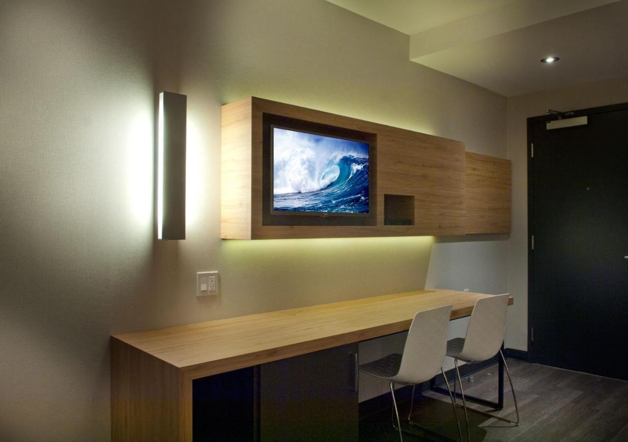 فندق Ramada By Wyndham لافال المظهر الخارجي الصورة