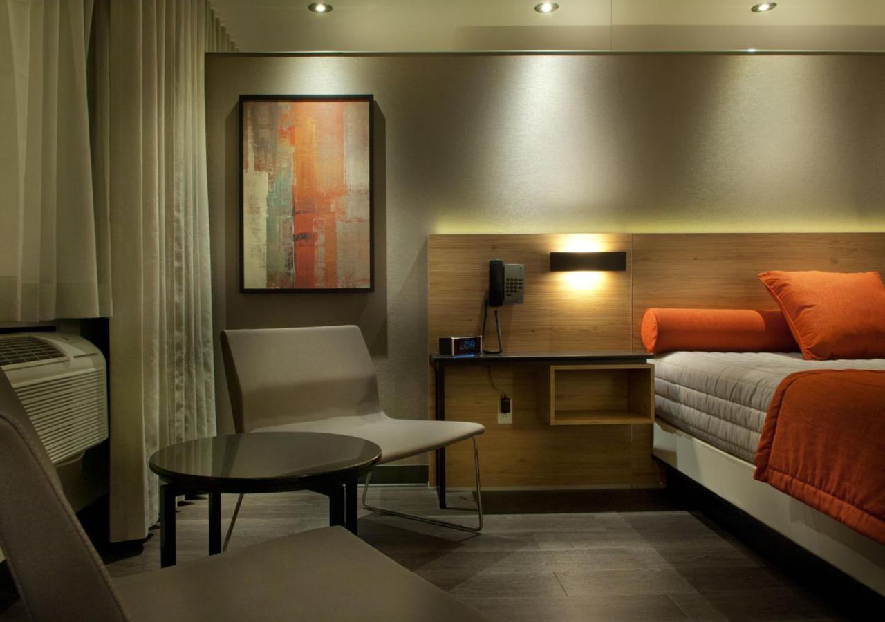 فندق Ramada By Wyndham لافال المظهر الخارجي الصورة