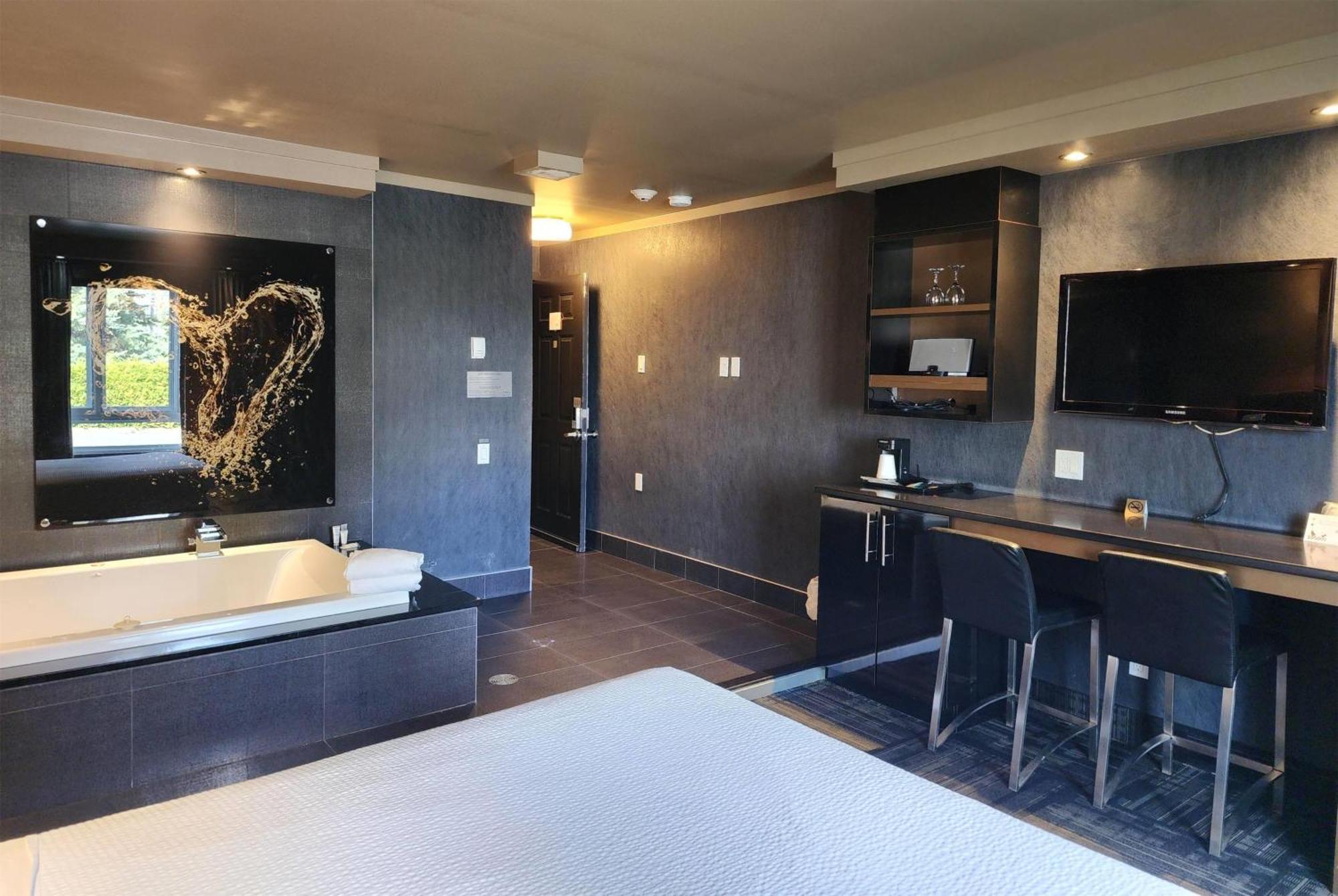 فندق Ramada By Wyndham لافال المظهر الخارجي الصورة
