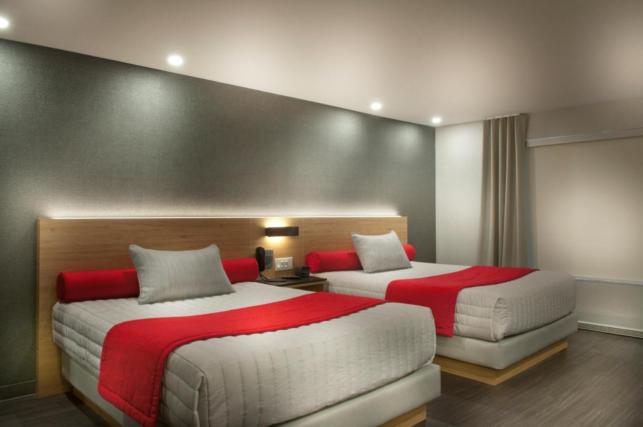 فندق Ramada By Wyndham لافال المظهر الخارجي الصورة